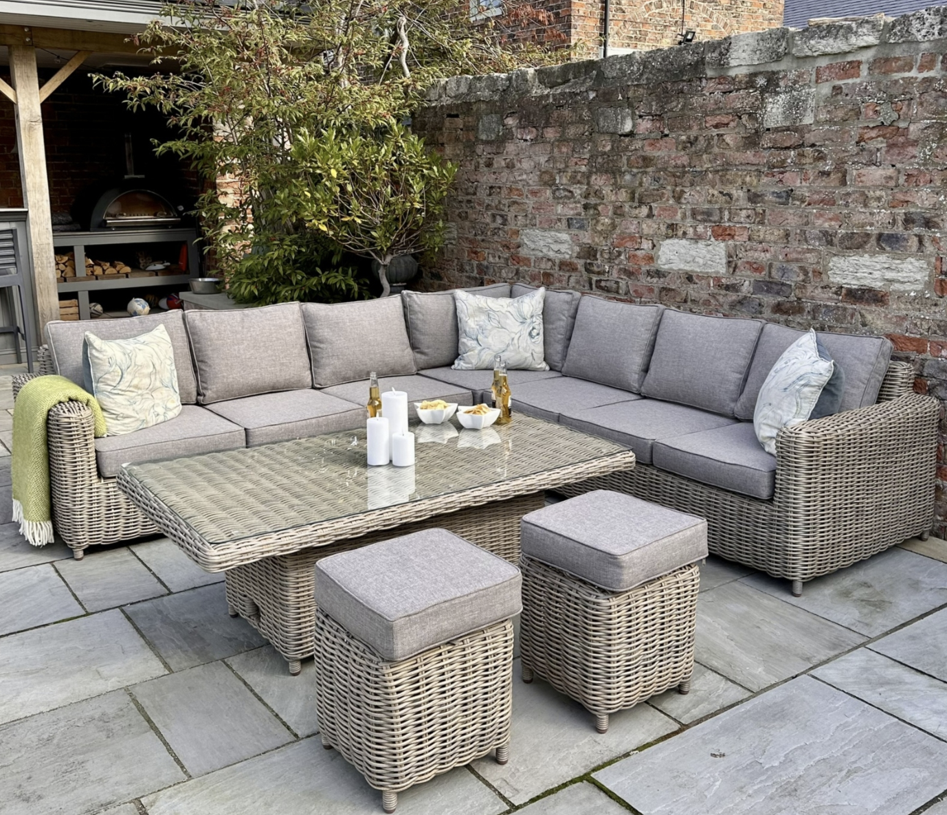 Amalfi outdoor large corner set with riser table and stools