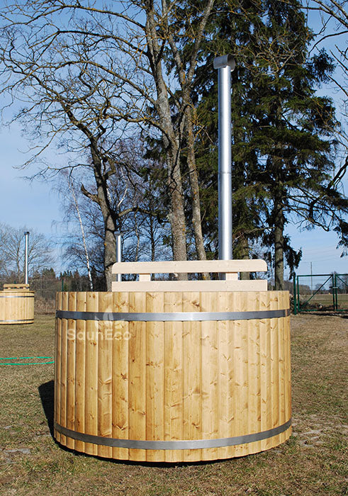 Barrel Saunas Family Spruce Hot Tub Barrel full assembled product shot