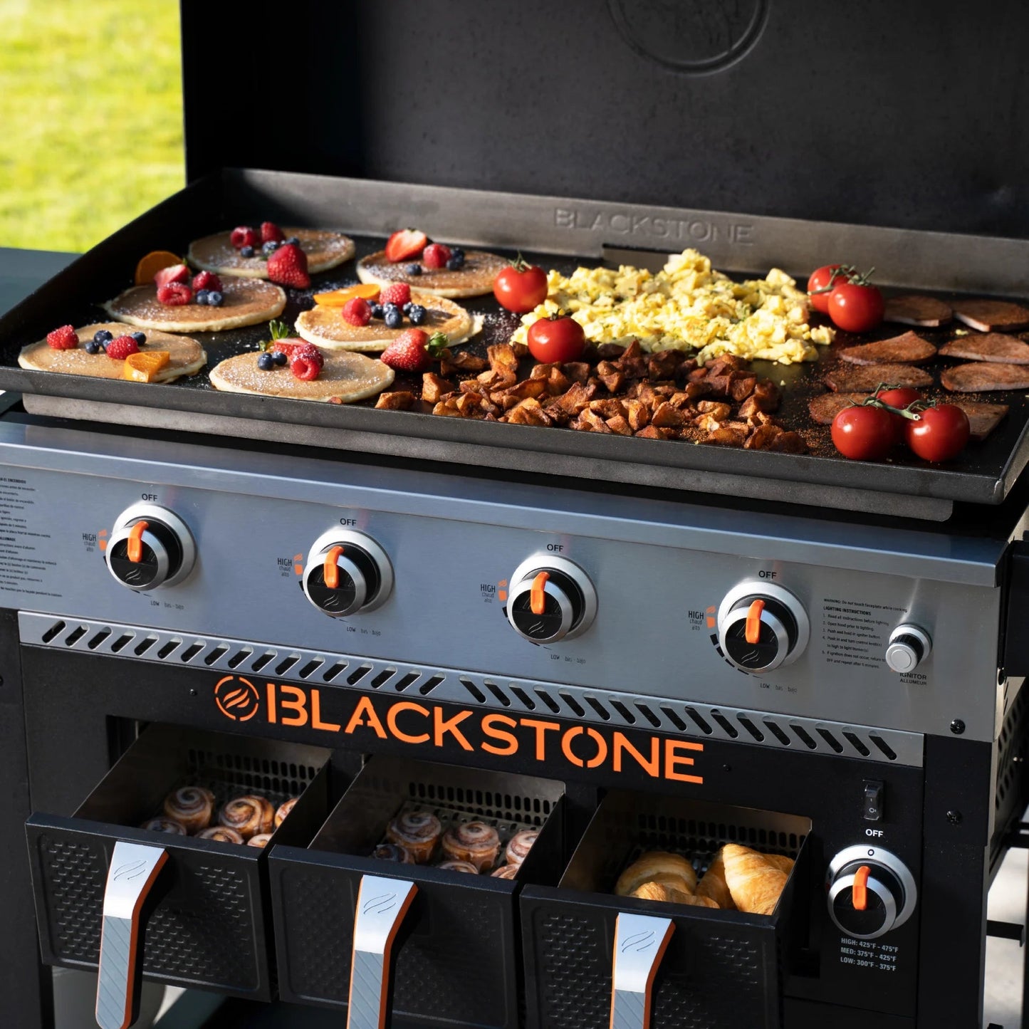 Blackstone 36in griddle airfryer combo locking caster wheels detail