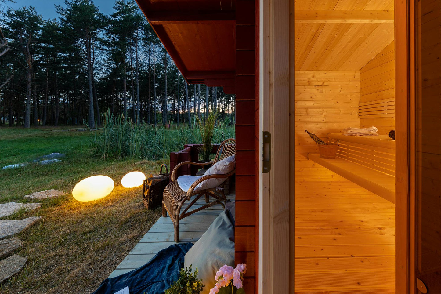Sauna Folkbastun terrace seating area