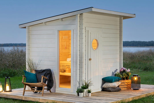 Sauna Jussi exterior garden view