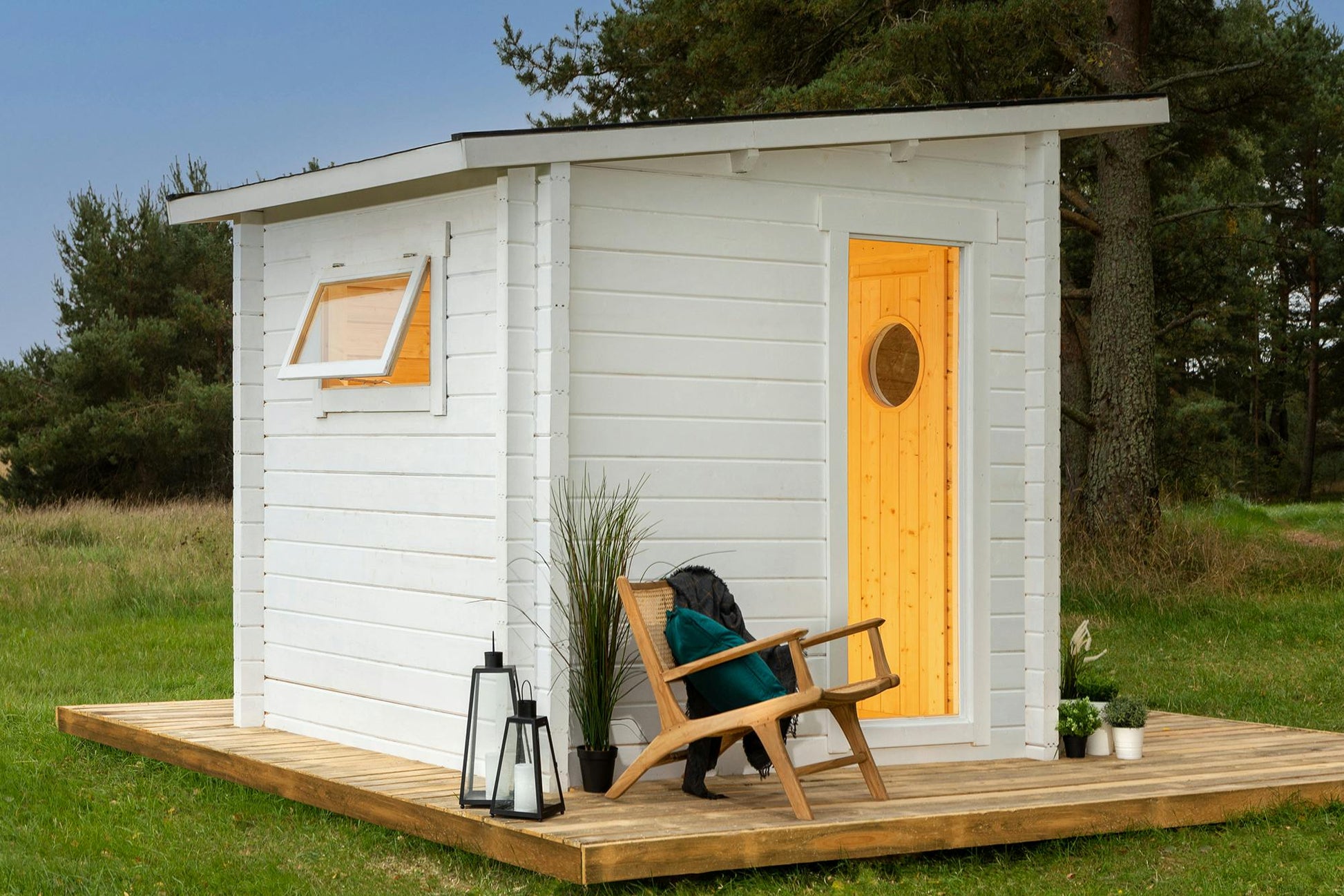 Sauna Jussi cabin exterior angle