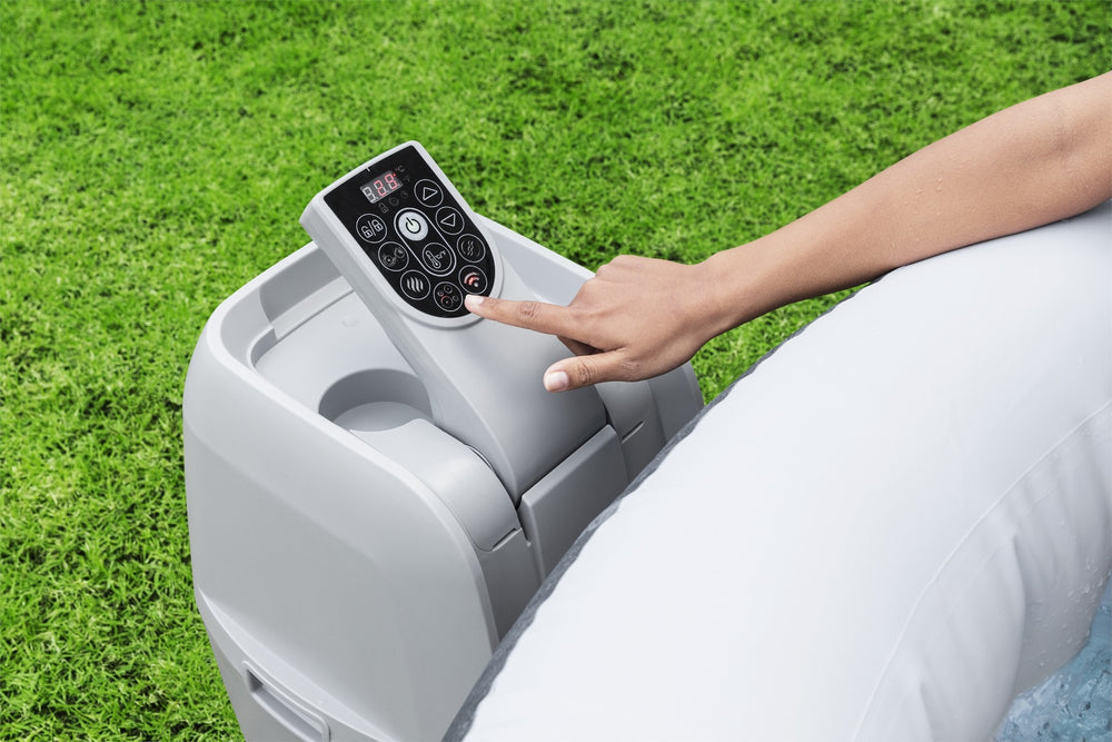 Ryny Boracay AirJet hot tub with insulated safety-clip cover