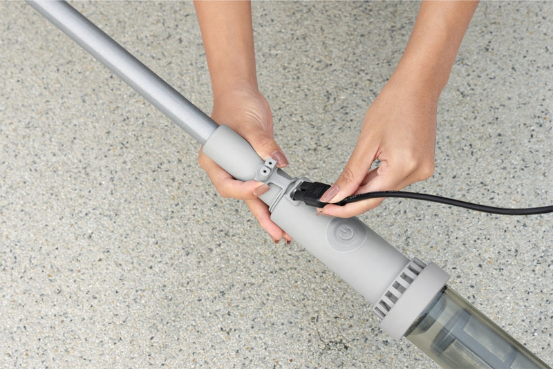 Underwater vacuum cleaning hot tub floor