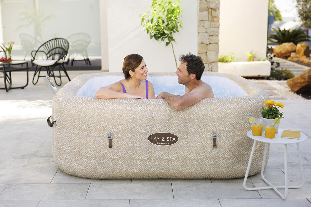 Ryny Tuscany AirJet hot tub with insulating cover