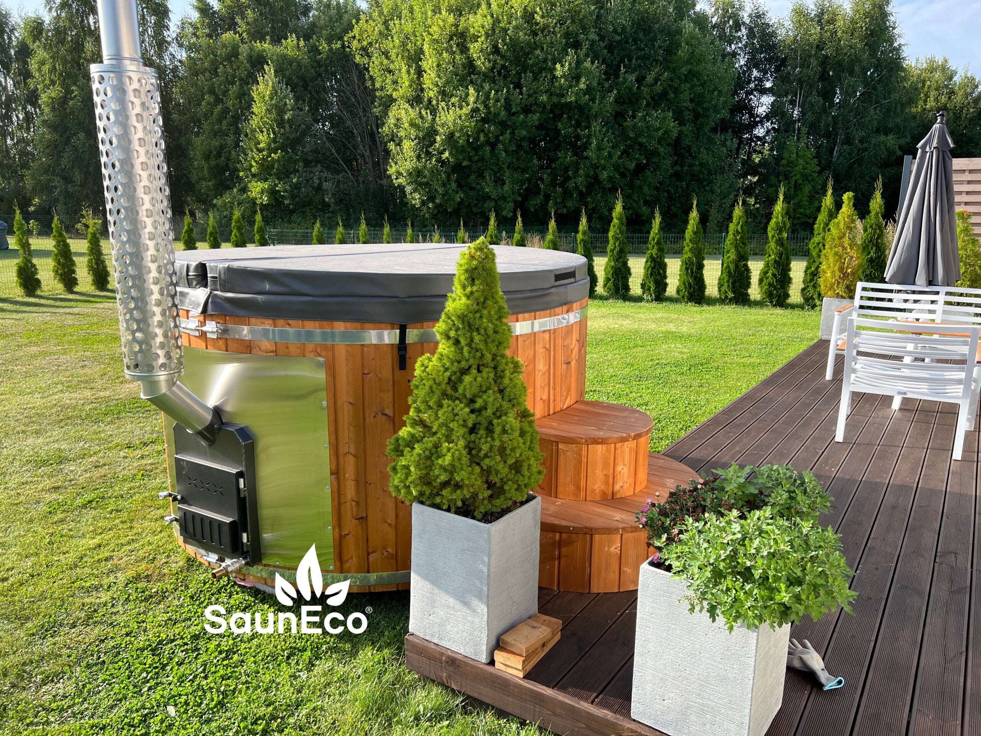Wood Fired Hot Tub with Internal Heater and Fiberglass Lining. Diameter 2 Meters. Room for up to 5 People.