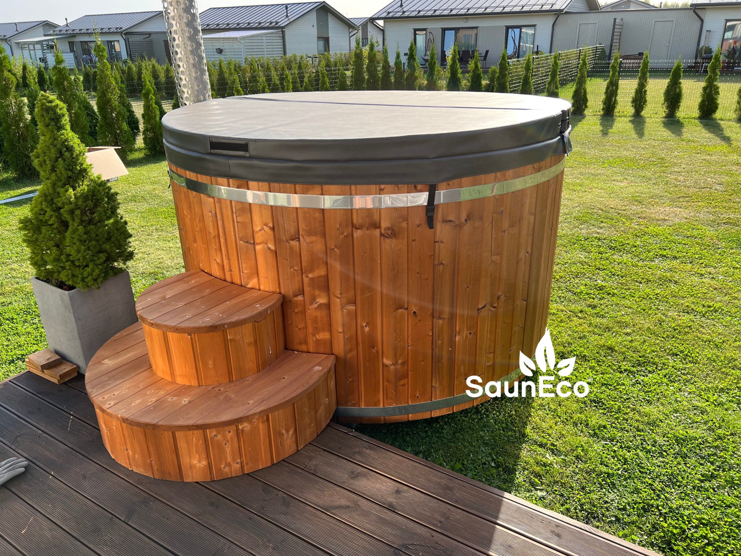Wood Fired Hot Tub with Internal Heater and Fiberglass Lining. Diameter 2 Meters. Room for up to 5 People.