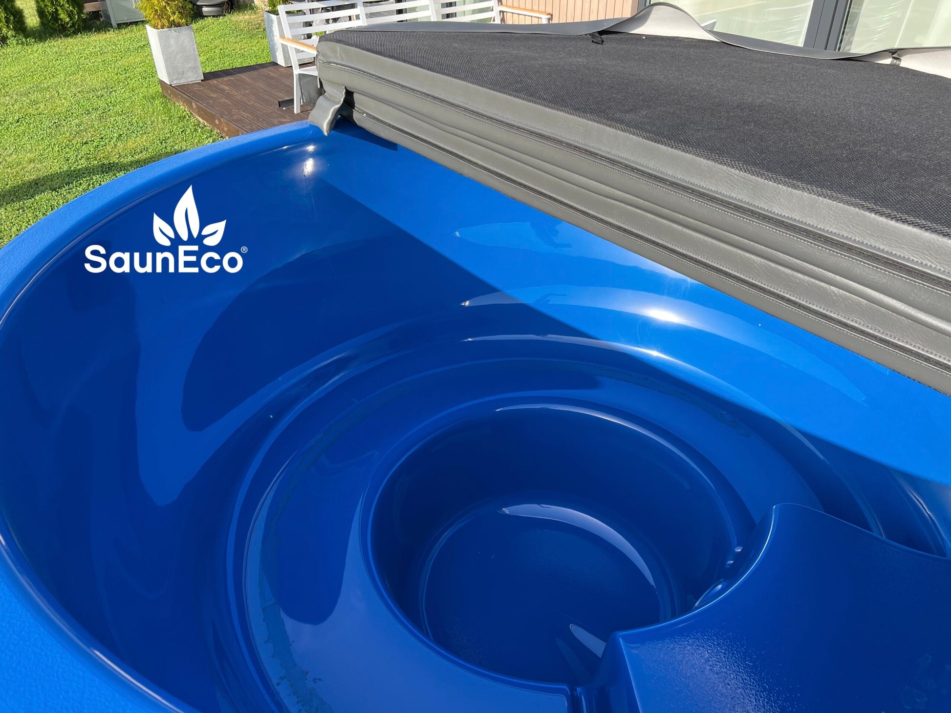 Wood Fired Hot Tub with Internal Heater and Fiberglass Lining. Diameter 2 Meters. Room for up to 5 People.