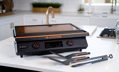 Blackstone 22" Electric tabletop griddle with hood