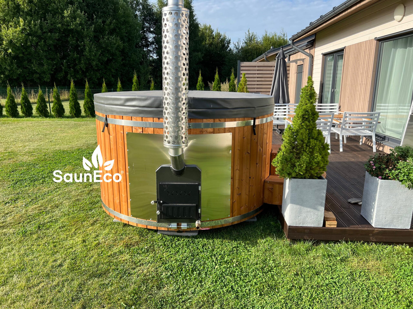 Wood Fired Hot Tub with Internal Heater and Fiberglass Lining. Diameter 2 Meters. Room for up to 5 People.