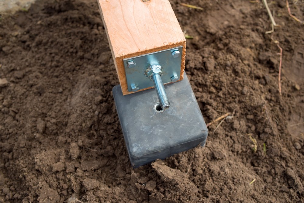 M20 - Galvanised Footplate: 10cm x 10cm