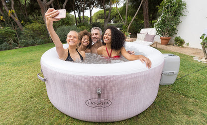 Ryny Cancun AirJet hot tub for 4 people rattan design