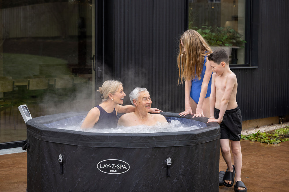 Foam wall energy saving hot tub seating 6 people