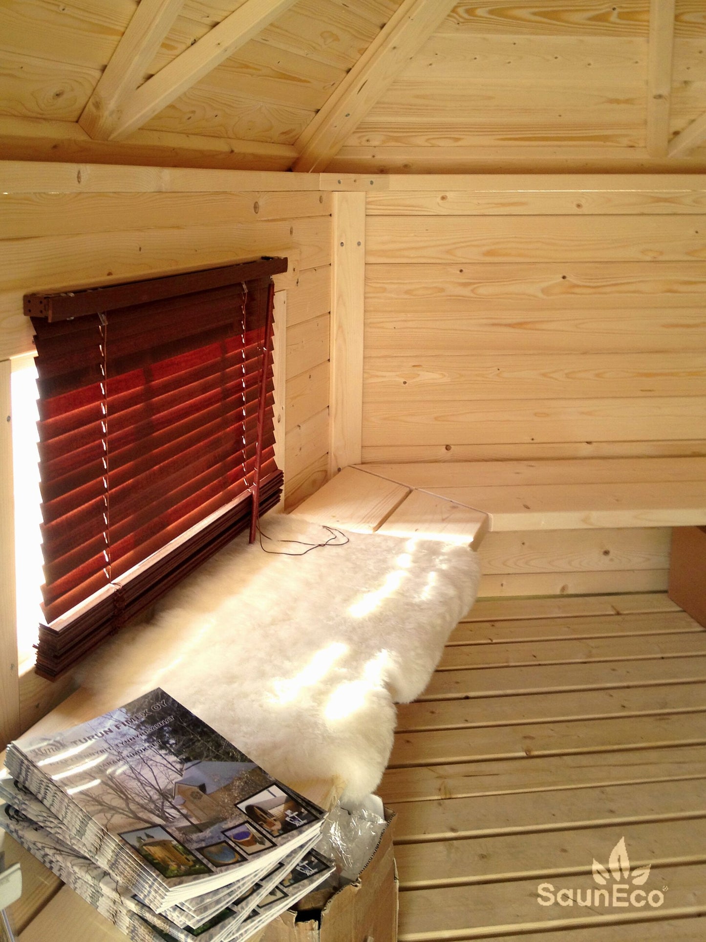 30ft² Large Spruce Wood Grillhouse + For 10 person + Large Grill