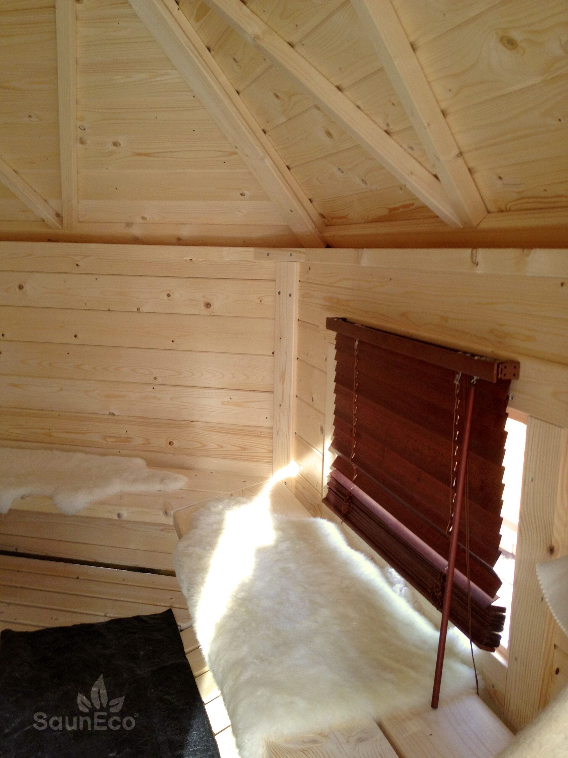 30ft² Large Spruce Wood Grillhouse + For 10 person + Large Grill