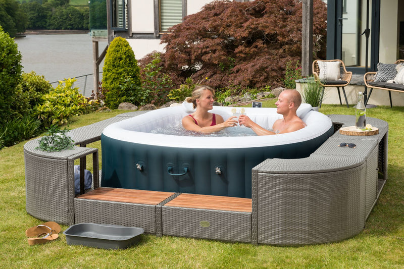Square hot tub surround accessory detail