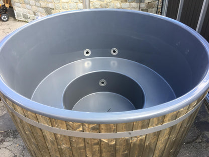 4 Seater Wooden Hot Tub – Spruce – Ø 1,8 meters – External Heater – Fiberglass Liner