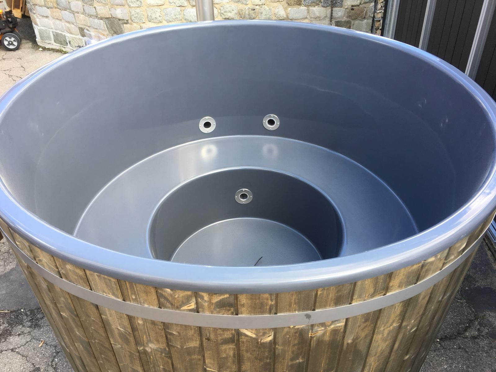 4 Seater Wooden Hot Tub – Spruce – Ø 1,8 meters – External Heater – Fiberglass Liner