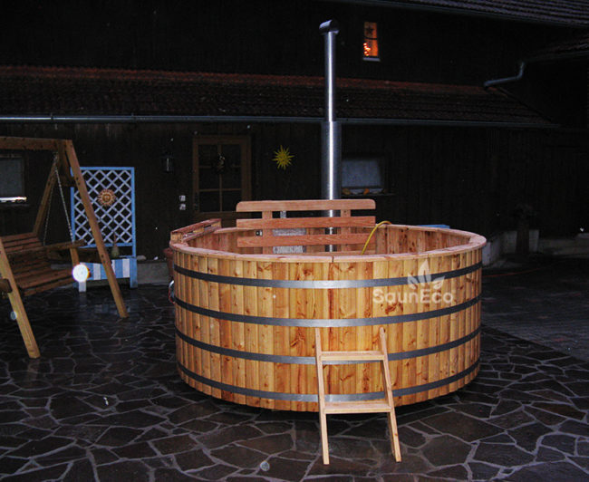 XXL round wooden hot tub seating capacity for 12 people