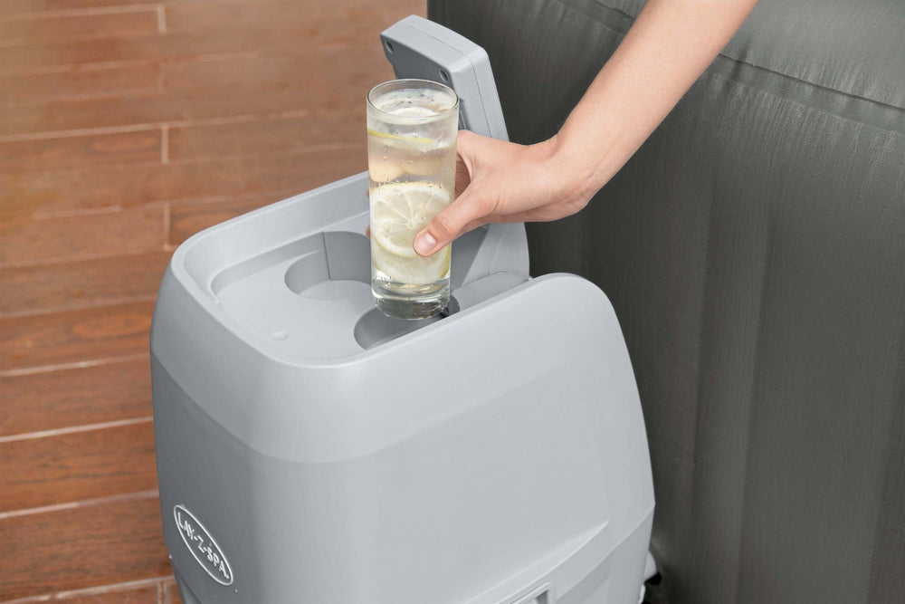 Ryny Mauritius AirJet hot tub with built-in drinks holder