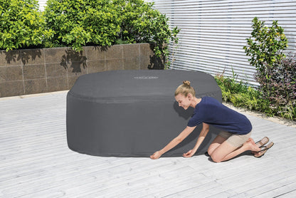 Lay-Z-Spa thermal cover fitted on hot tub