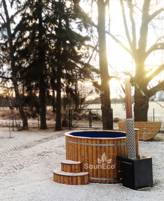 Barrel Saunas – Luxurious Wooden Jacuzzi (2m) for 6 | Bubble Jets, LED Lighting & Wood-Fired Furnace