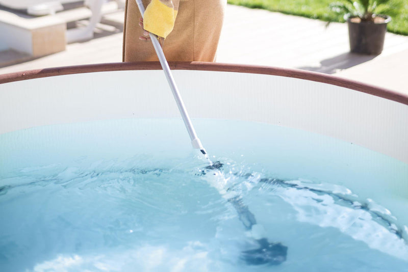 Underwater vacuum for hot tubs and pools