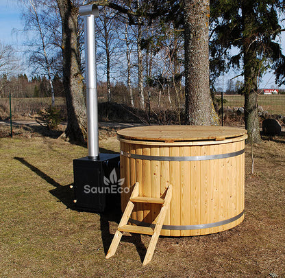 Barrel Saunas 4-person Larch Bathing Barrel in garden setting