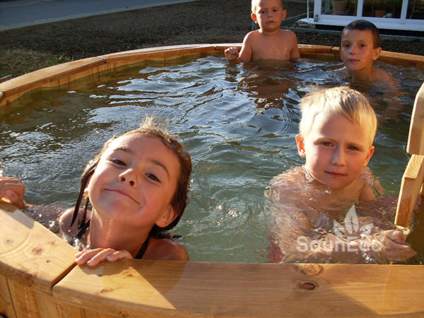 Barrel Saunas Large Larch Hot Tub internal aluminium furnace detail