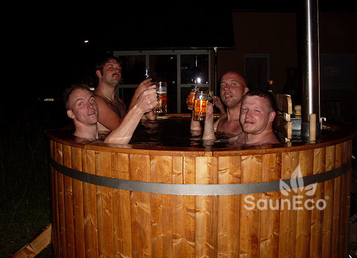 Barrel Saunas Large Larch Hot Tub interior benches and partition wall